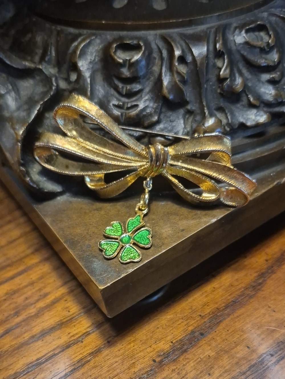 Vintage Gold Tone Bow With Clover Brooch St. Patrick’s Day